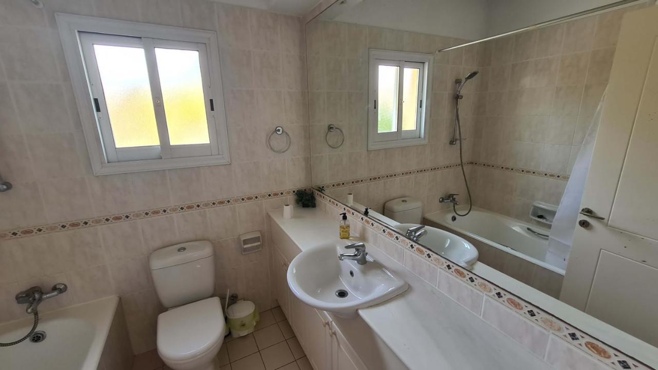 Sunny Limnaria Gardens 2 Bedroom Apartment Paphos Exterior photo