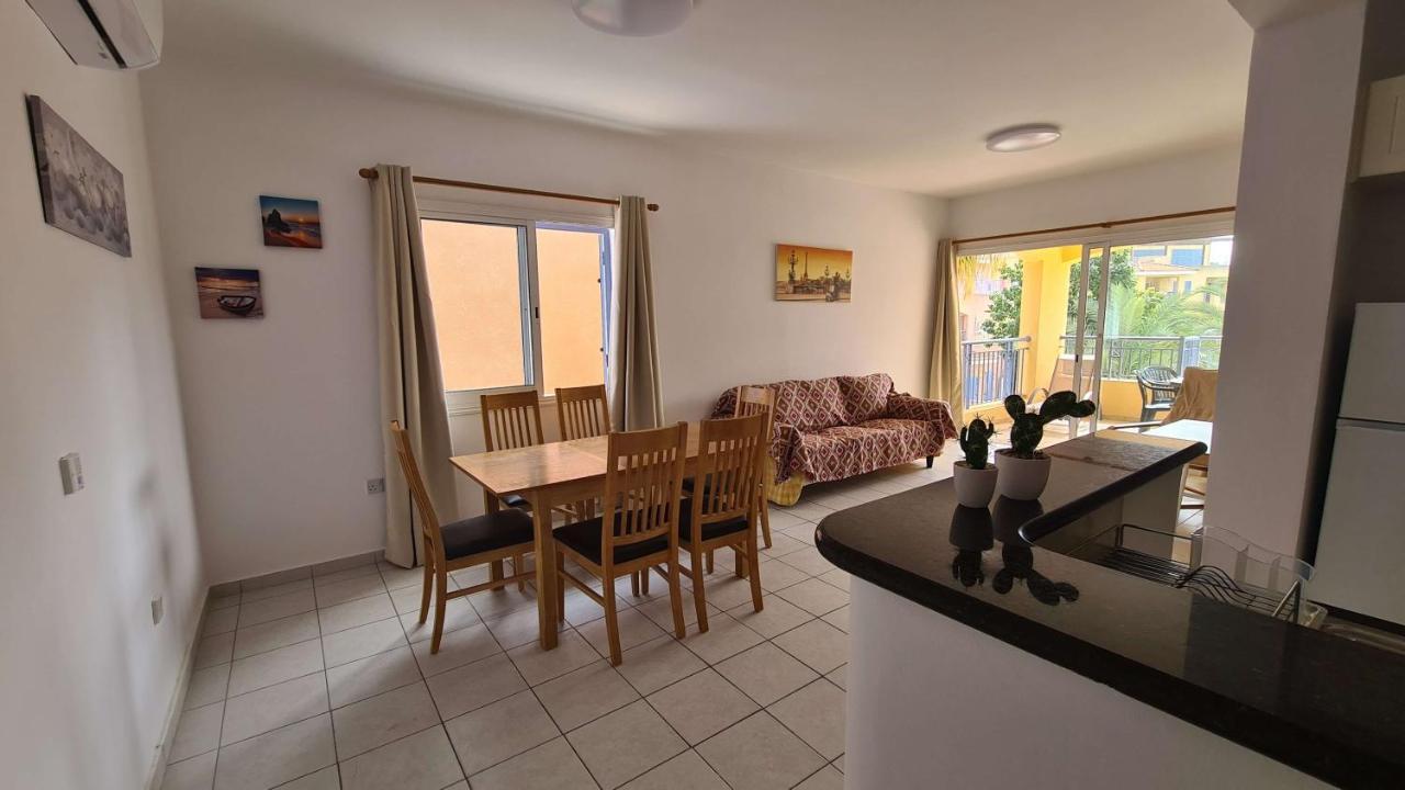 Sunny Limnaria Gardens 2 Bedroom Apartment Paphos Exterior photo