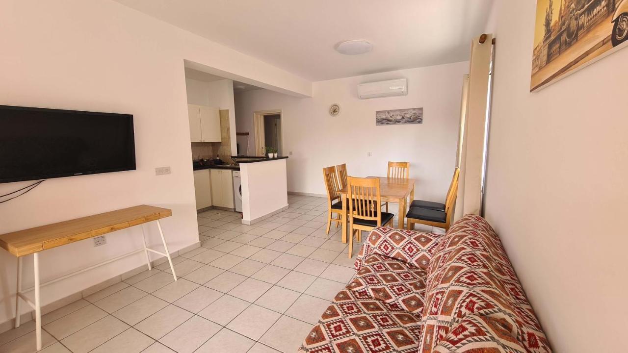 Sunny Limnaria Gardens 2 Bedroom Apartment Paphos Exterior photo